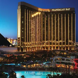 Курортный комплекс Mandalay Bay ****